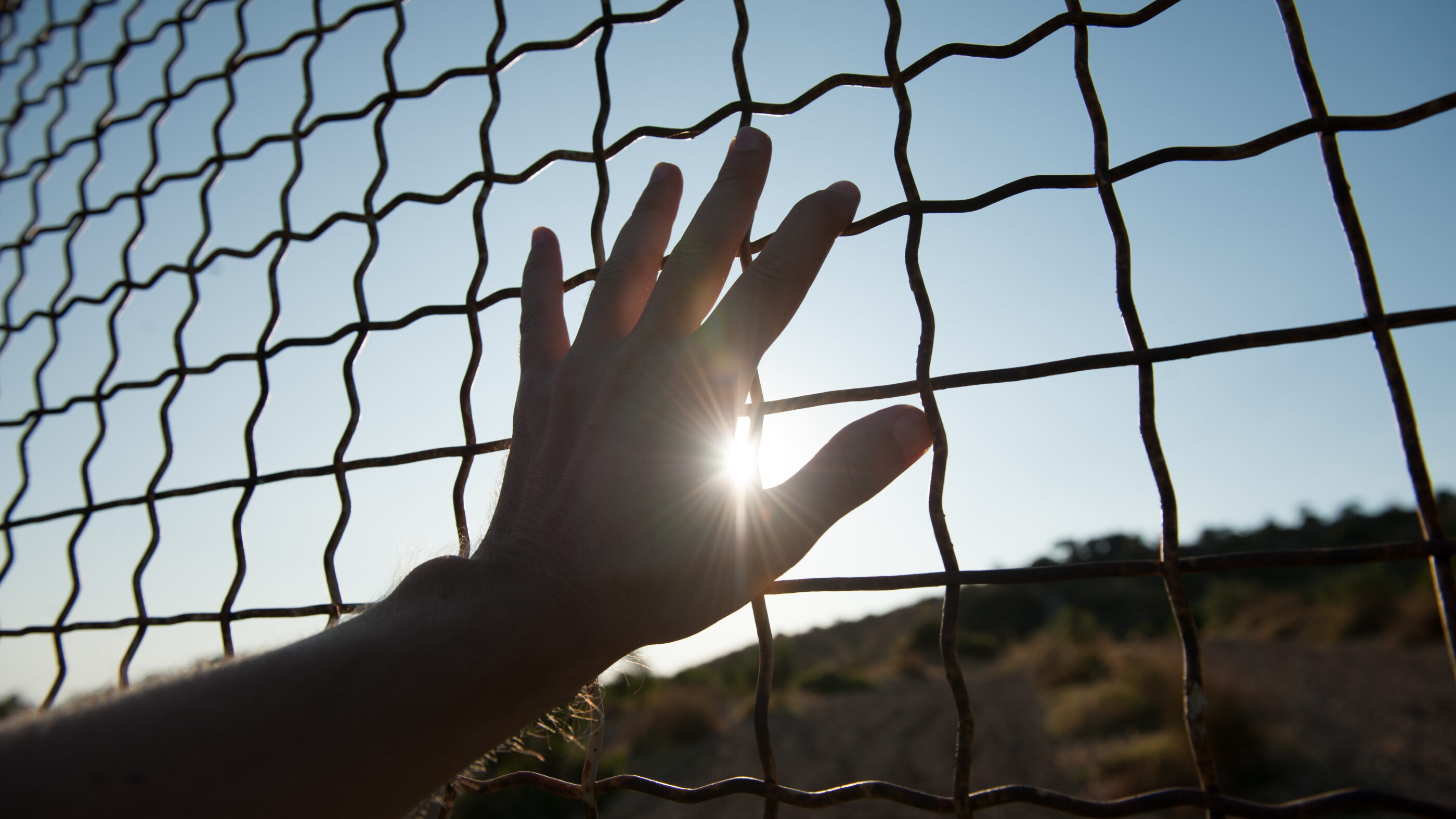 Gate hand